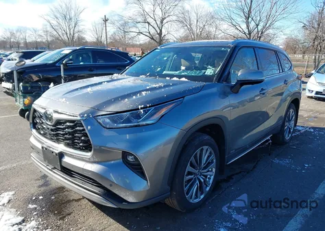 2025 Toyota Highlander Hybrid Limited 25Th Edition from USA, damaged, VIN 5TDKBRCH8SS659906